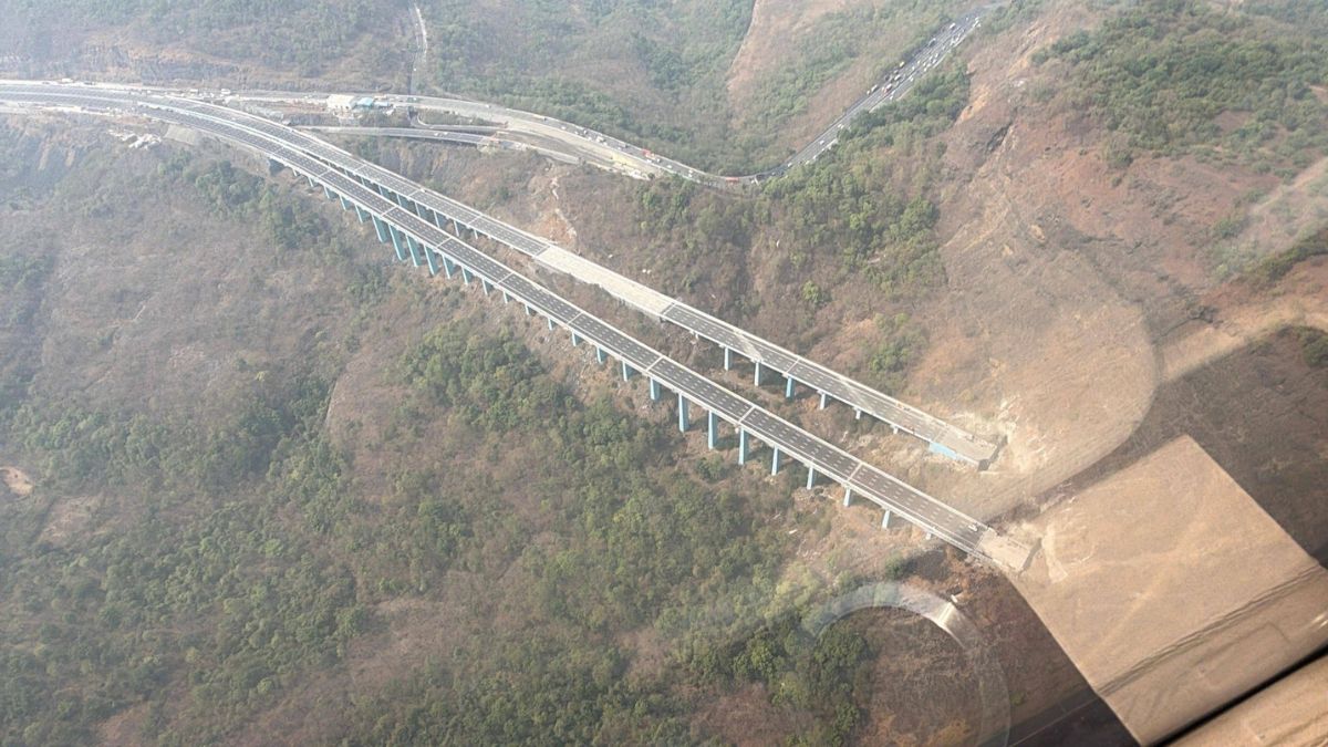 मुंबई-पुणे ‘मिसिंग लिंक’ प्रकल्पाचे ९९ टक्के काम आता पूर्ण झाल्याची माहिती उपमुख्यमंत्री शिंदे यांनी दिली. (फोटो - X/ Eknath Shinde)