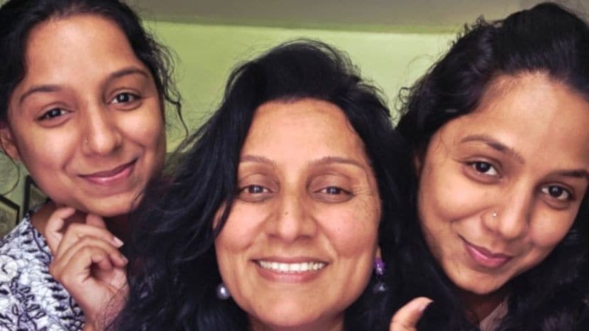 Actress Vidya Sawale working twin daughters