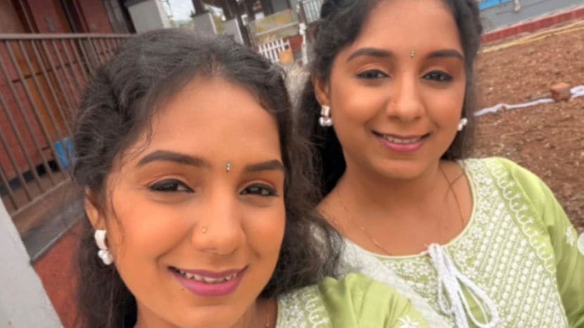 Actress Vidya Sawale working twin daughters