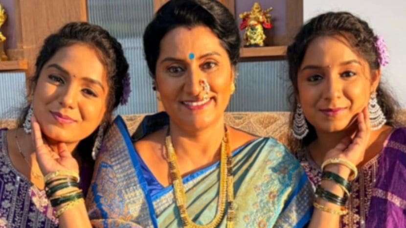 Actress Vidya Sawale working twin daughters