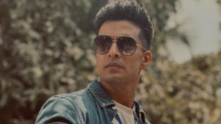 Marathi actor Gashmeer Mahajani showing off his new haircut and look in latest photos.