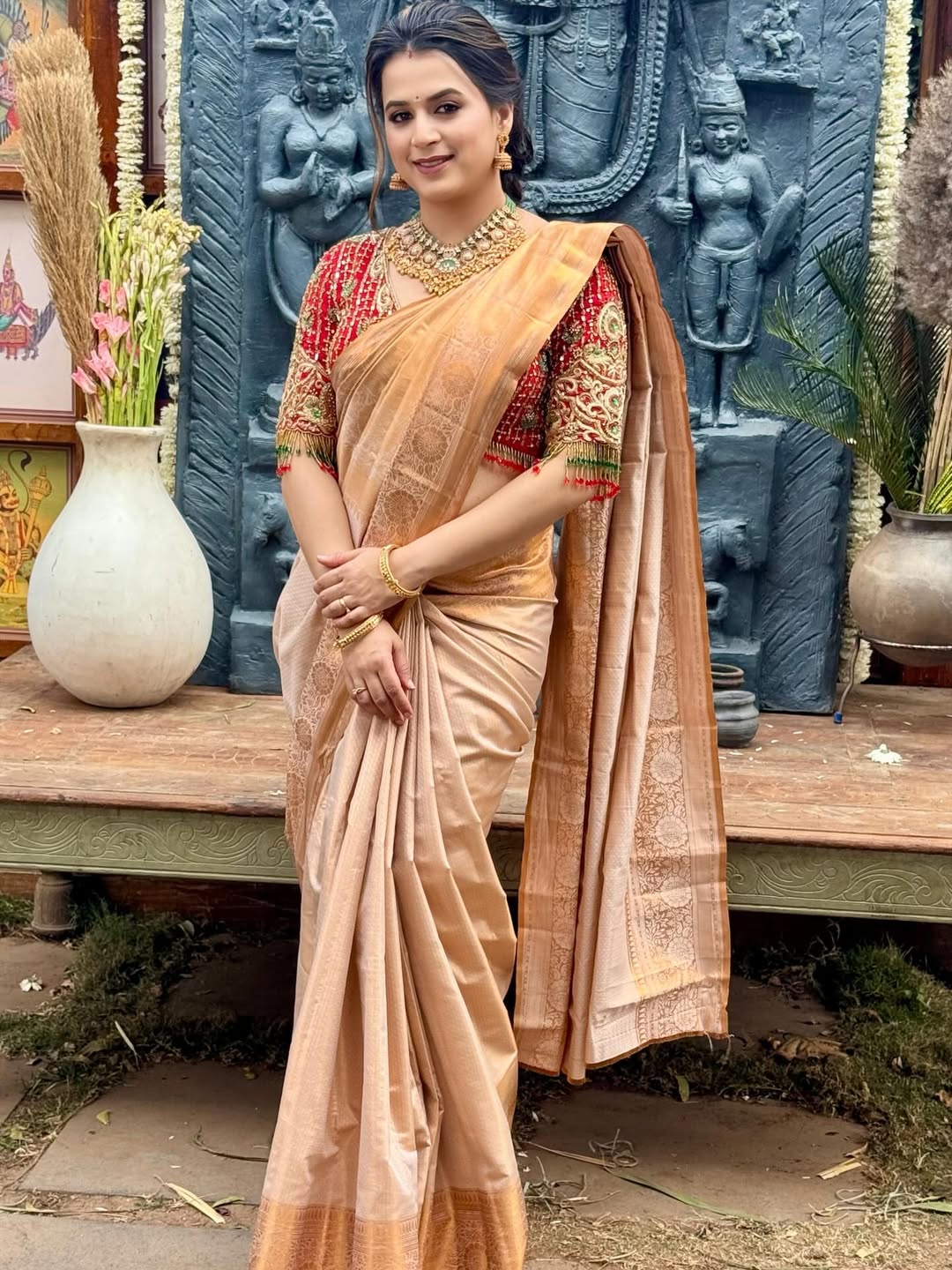 Prajakta Gaikwad Kalubai temple visit photos