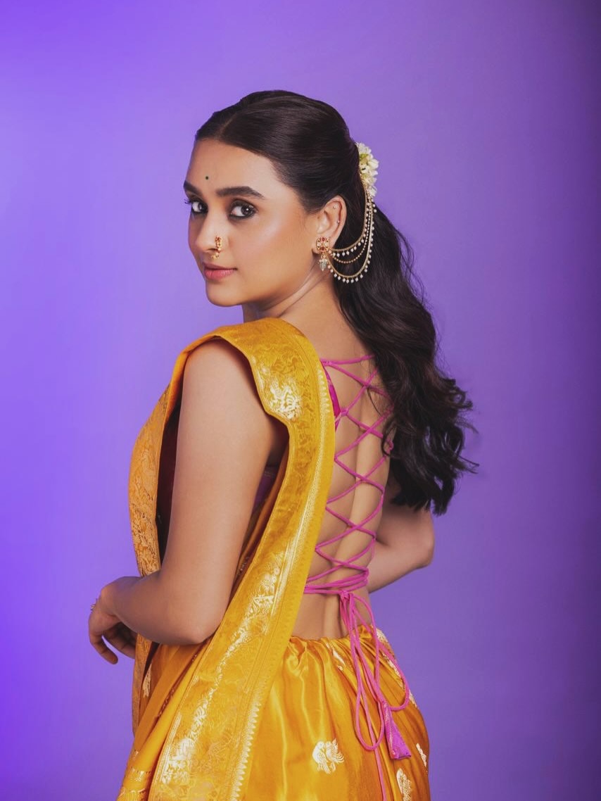 parna Pethe glamorous look, pink sleeveless top photoshoot