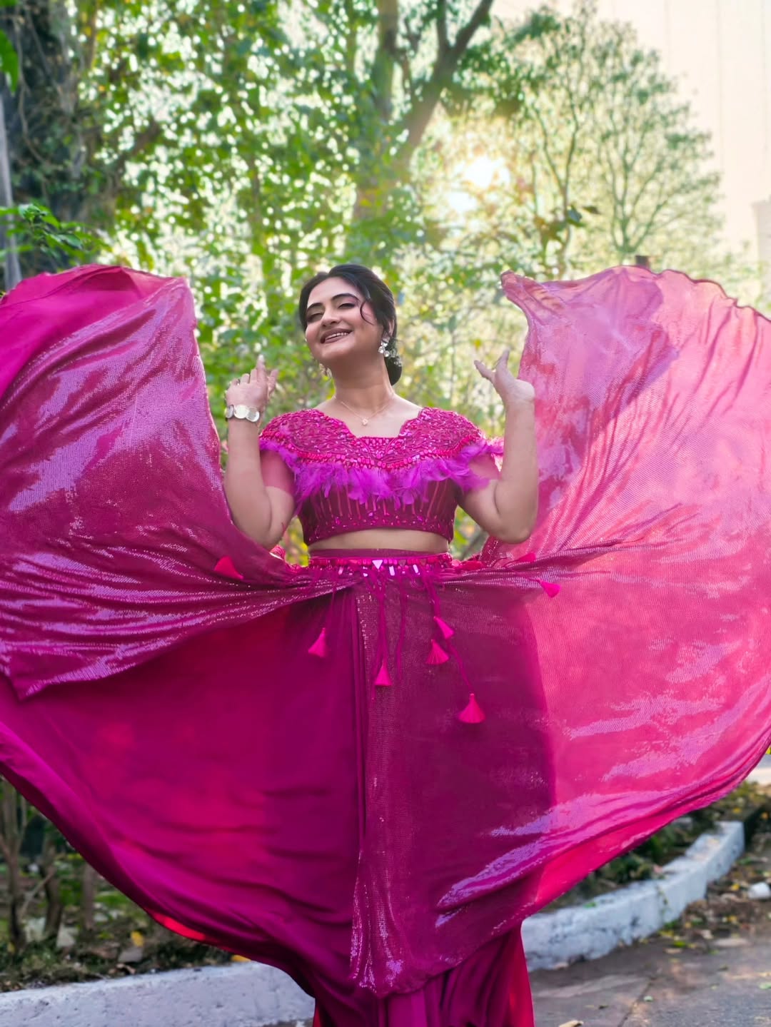 Kashmira Kulkarni yellow saree look