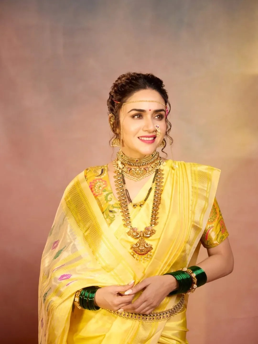 Amruta Khanvilkar sky blue saree look