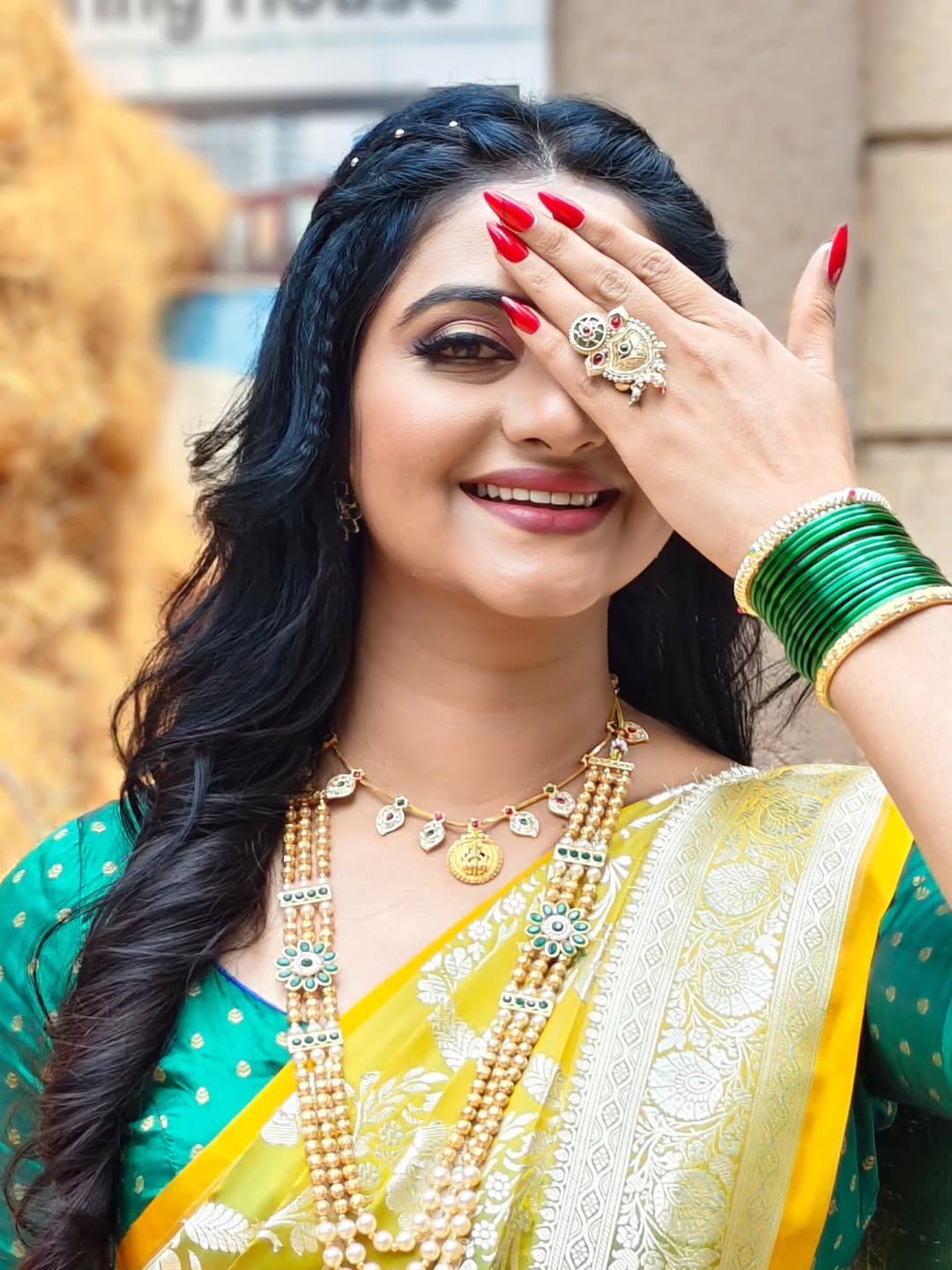 Kashmira Kulkarni yellow saree look