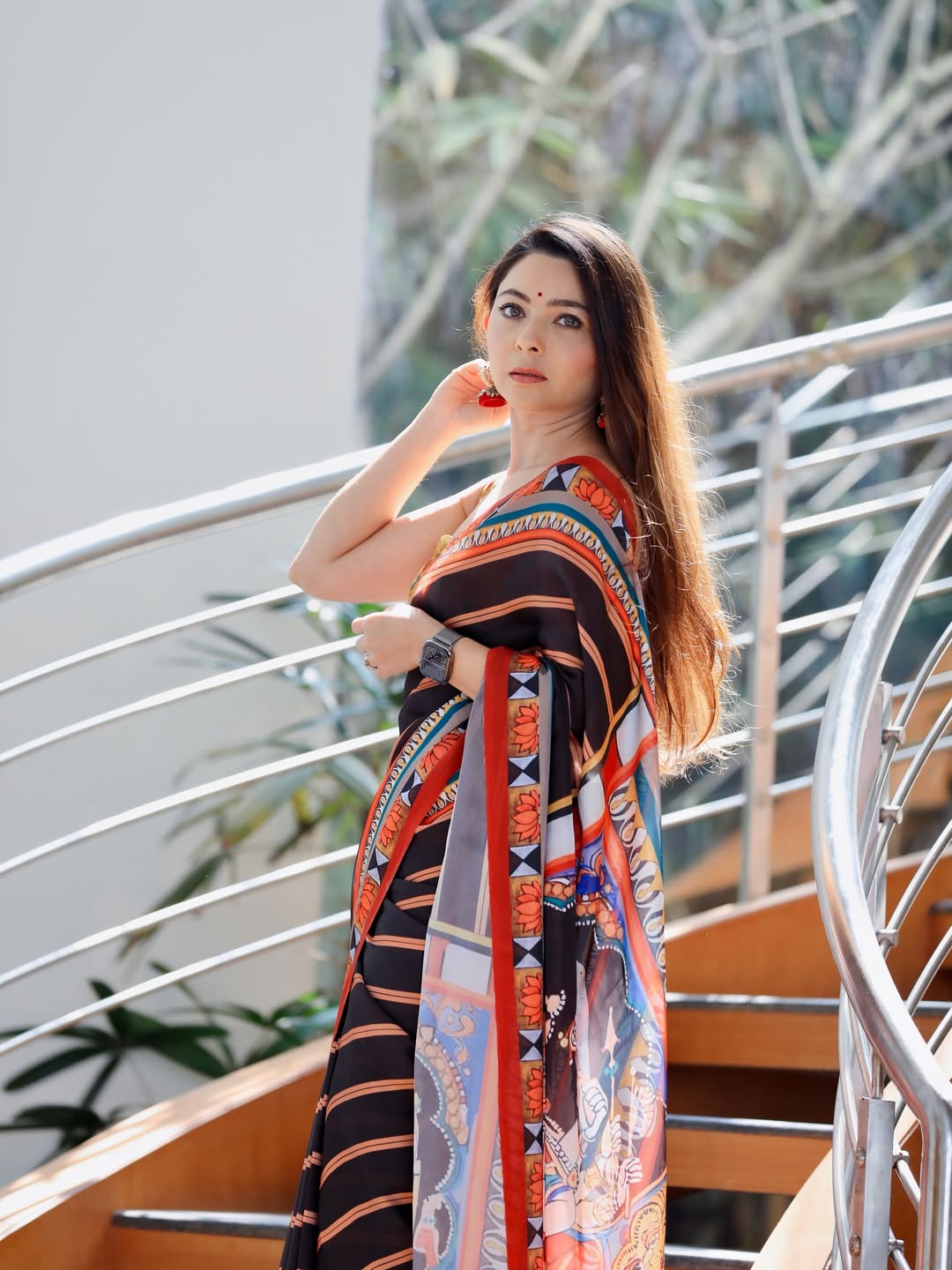 Sonalee Kulkarni black saree look, Kranti Redkar comment on Sonalee post