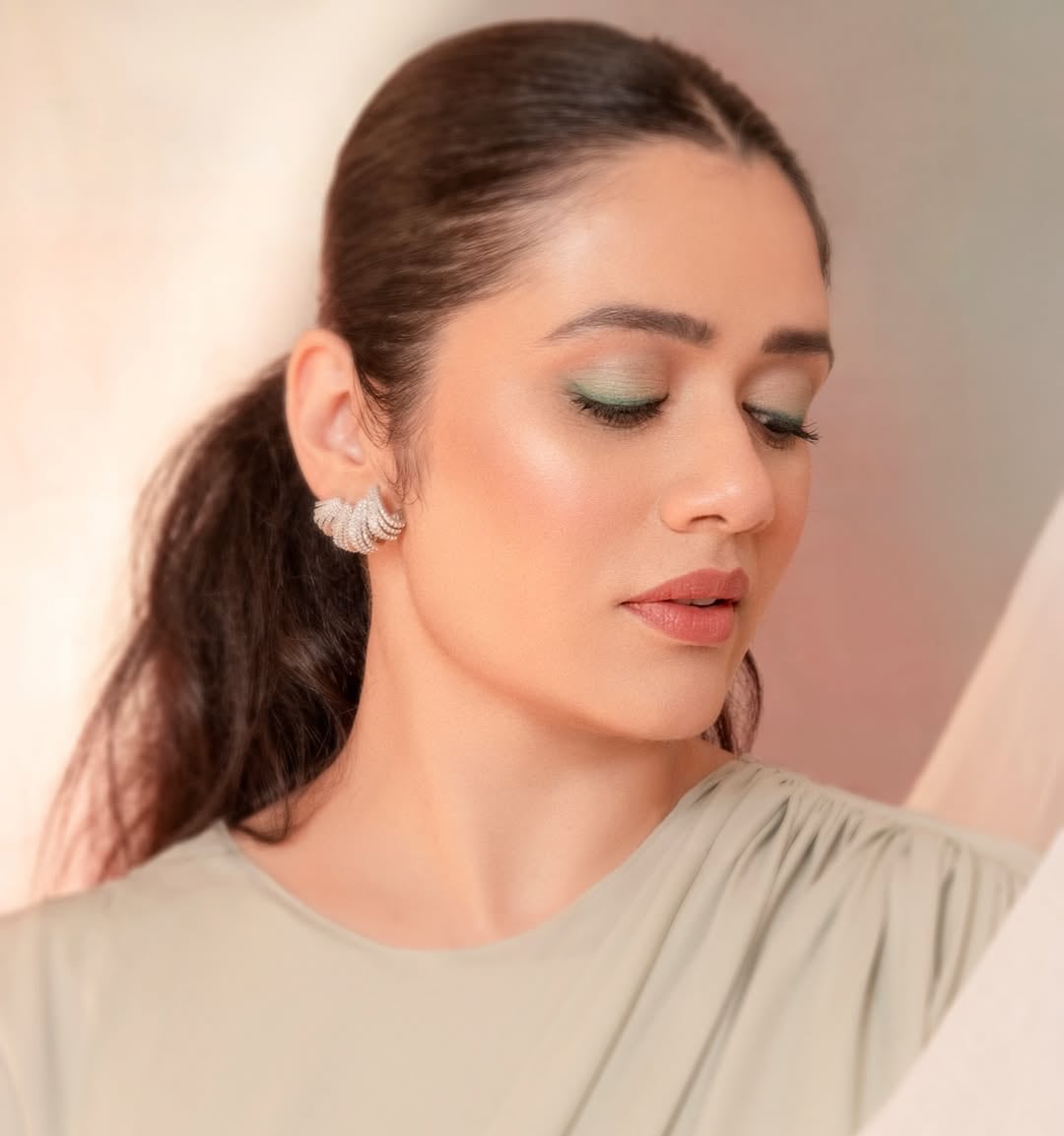 Girija Oak pastel dress look