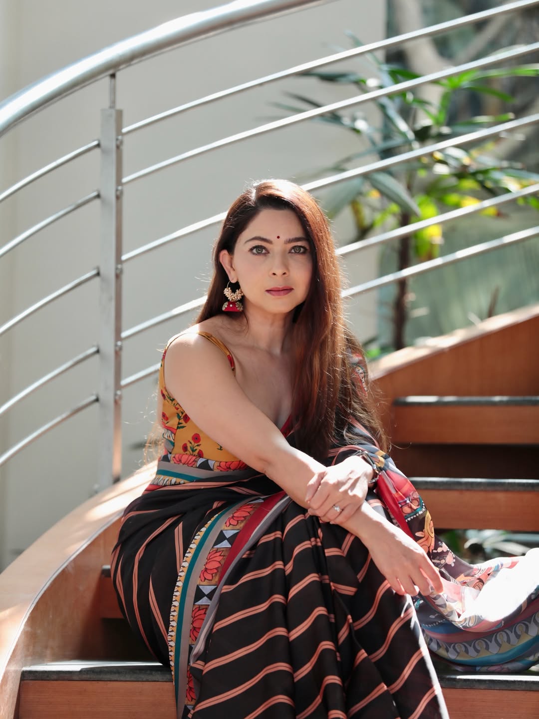 Sonalee Kulkarni black saree look, Kranti Redkar comment on Sonalee post