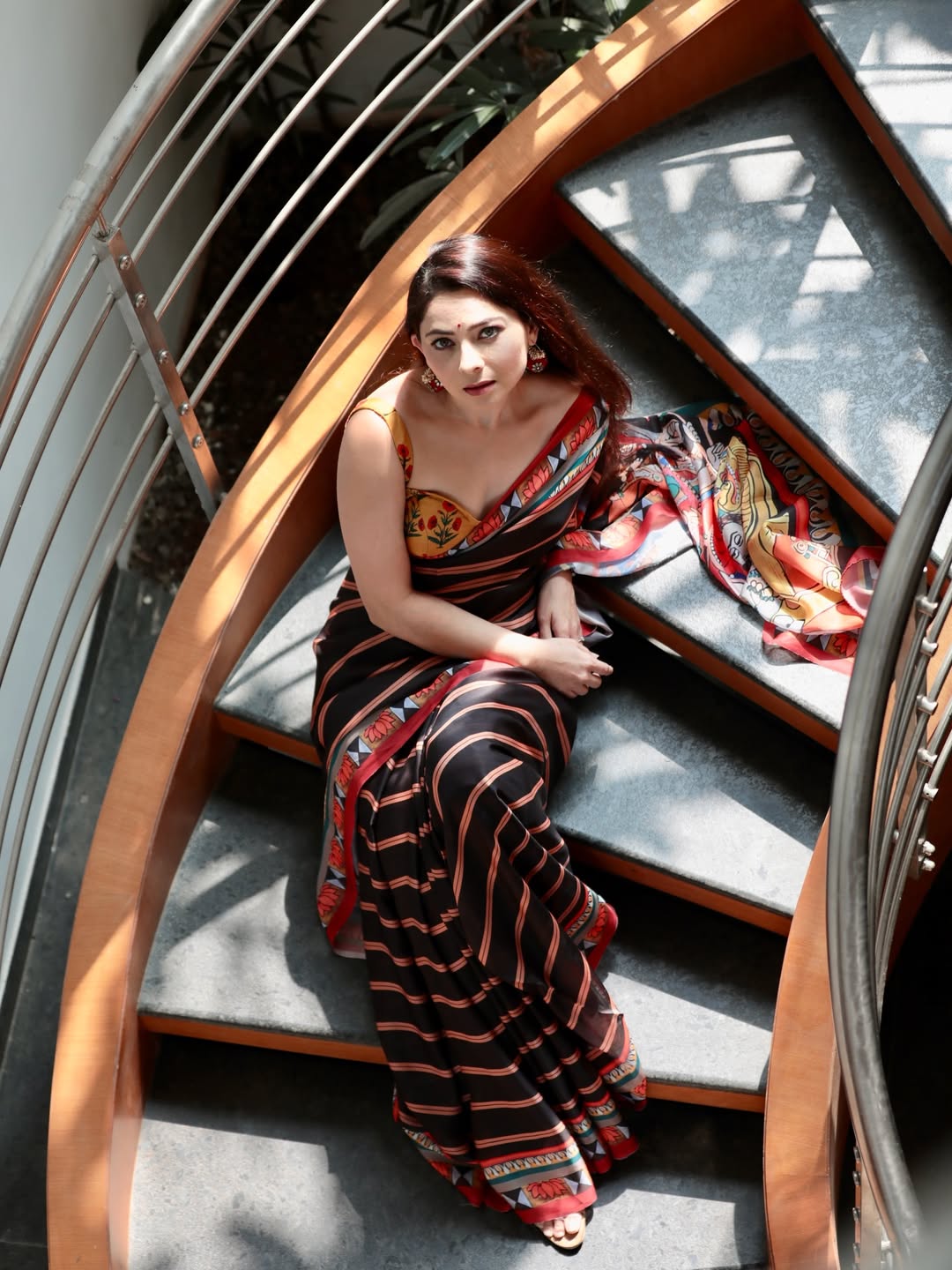 Sonalee Kulkarni black saree look, Kranti Redkar comment on Sonalee post