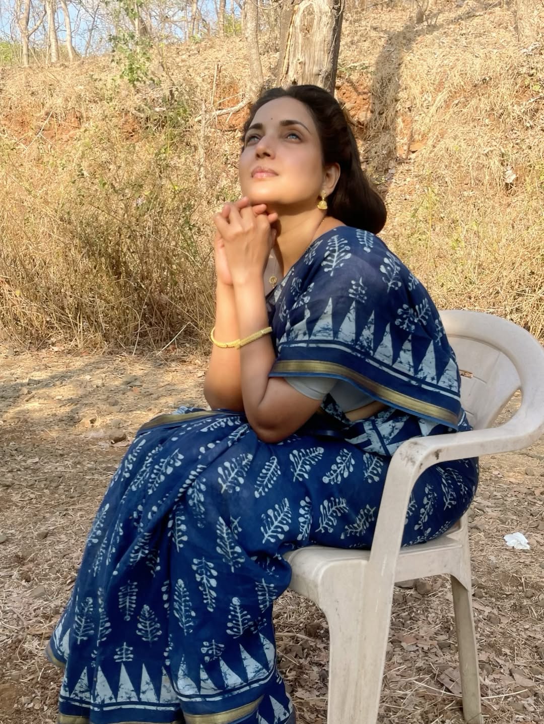 Rupali Bhosale blue saree photos
