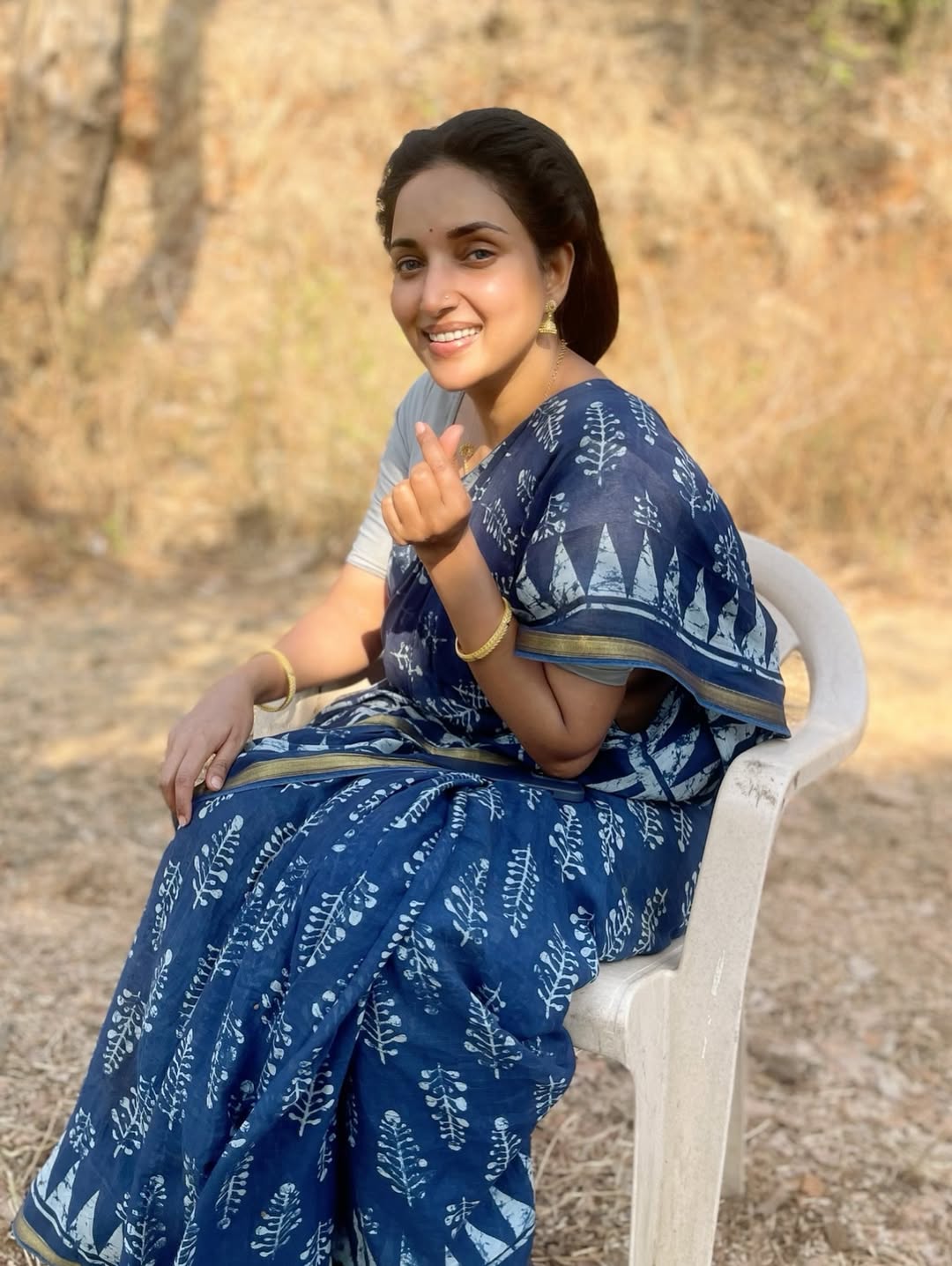 Rupali Bhosale blue saree photos