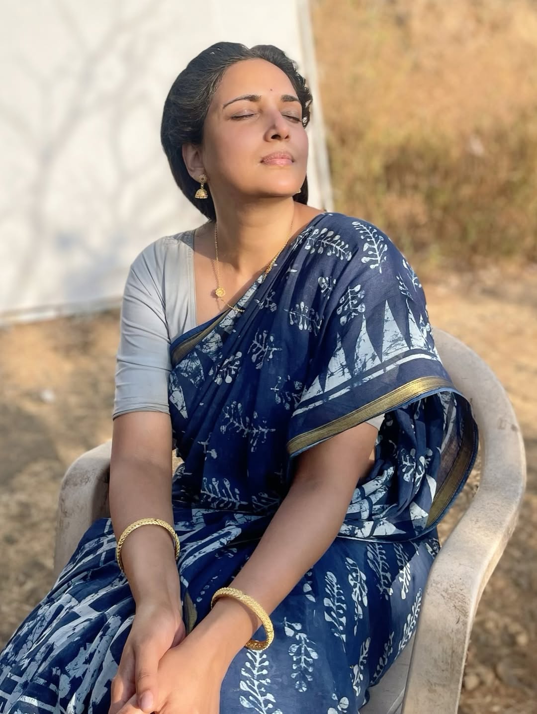 Rupali Bhosale blue saree photos