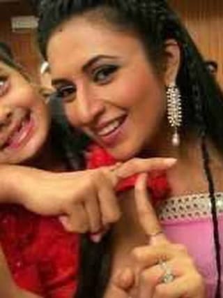 Divyanka Tripathi pregnancy at 41, Ruhaanika Dhawan emotional post for Ishimaa