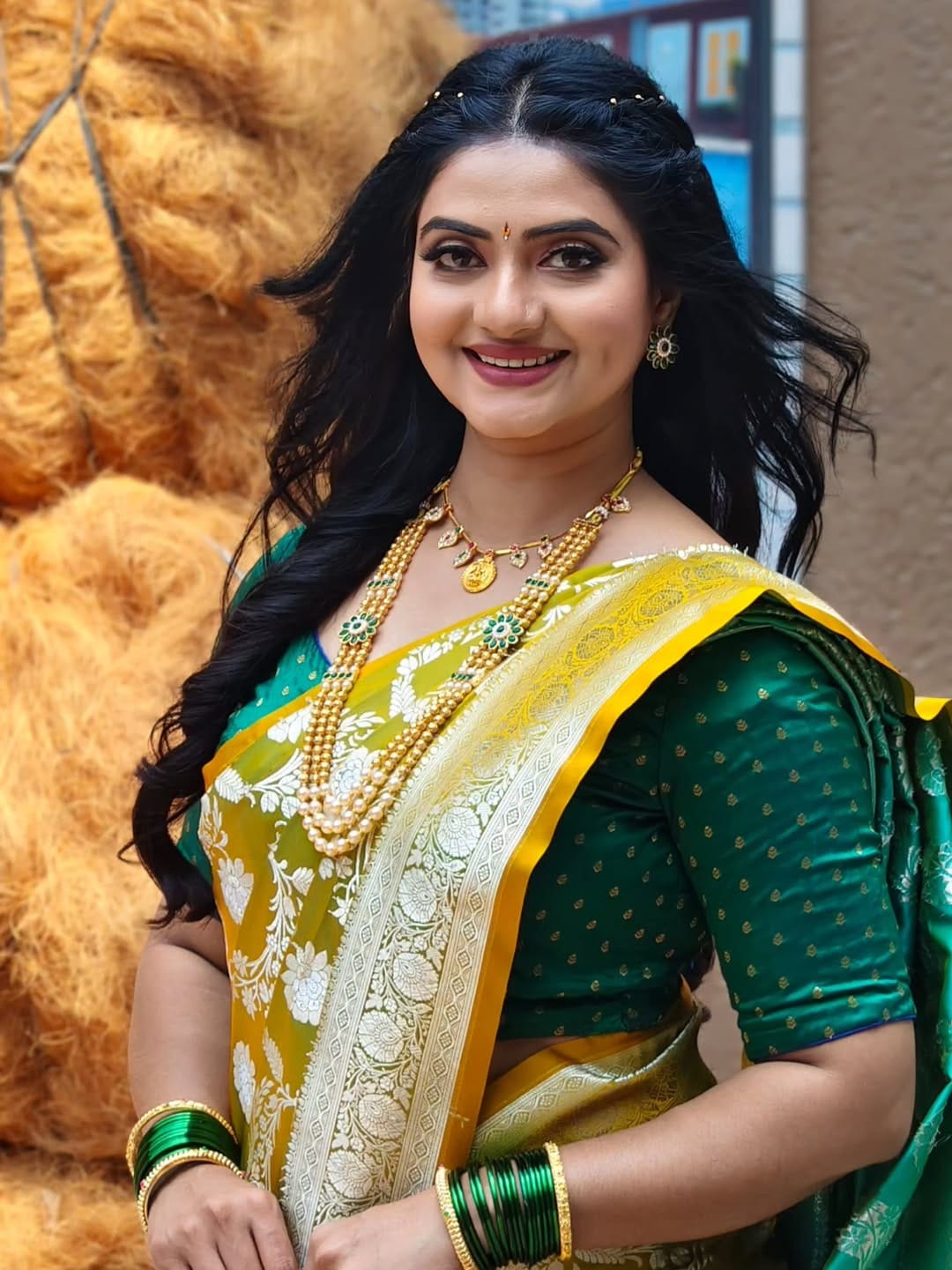 Kashmira Kulkarni yellow saree look