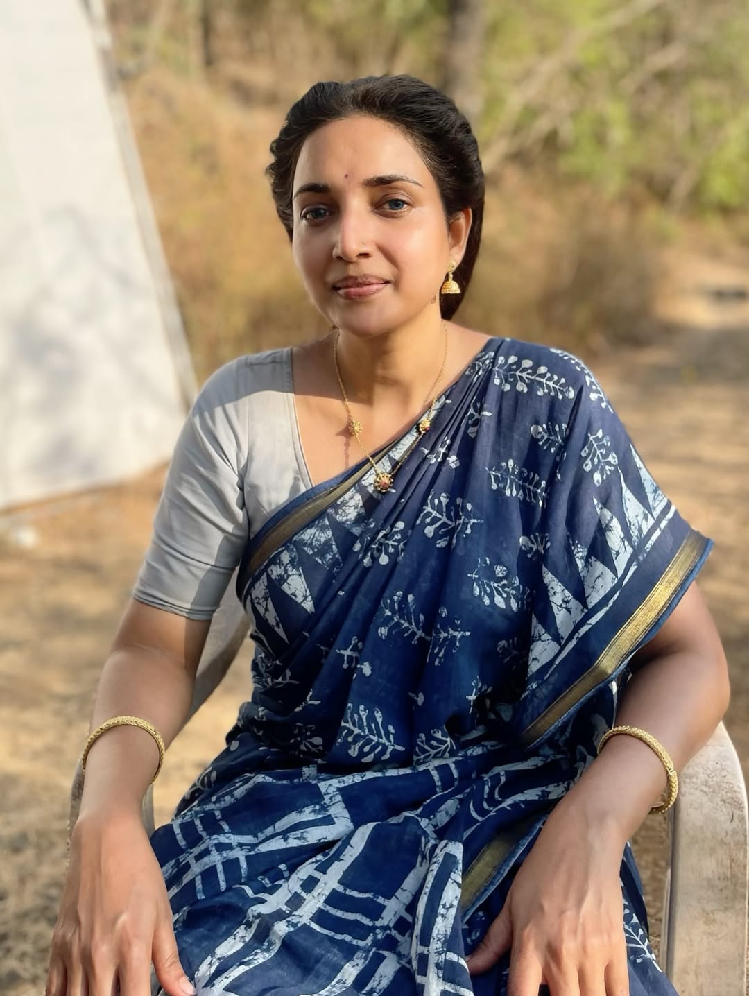 Rupali Bhosale blue saree photos