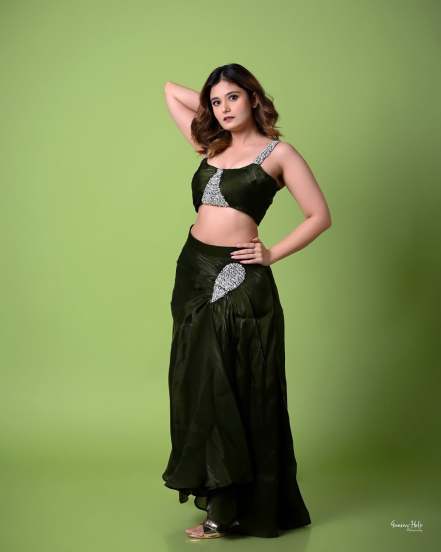 Anushka Pimputkar indo western look