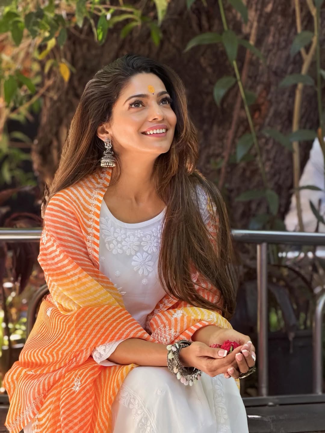 Pooja Sawant red lehenga look photos