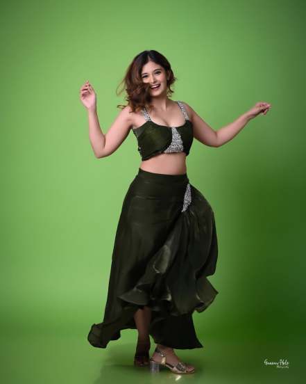 Anushka Pimputkar indo western look