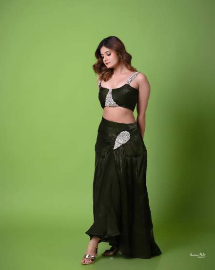 Anushka Pimputkar indo western look