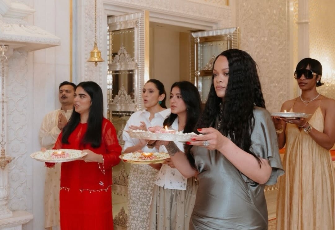 Rihanna in Mumbai Antilia Rihanna Aarti at Ambani House,