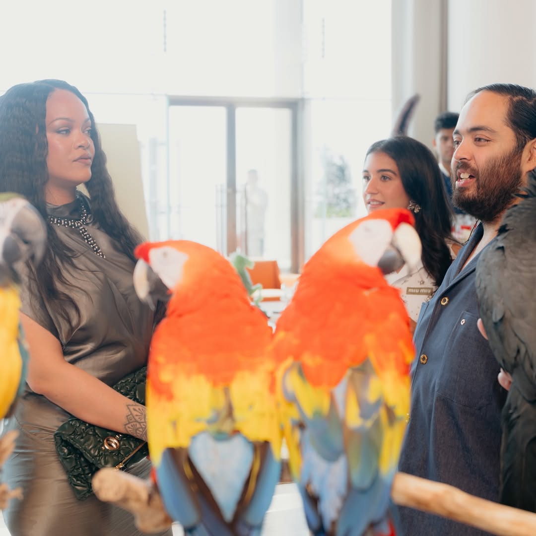 Rihanna in Mumbai Antilia Rihanna Aarti at Ambani House,