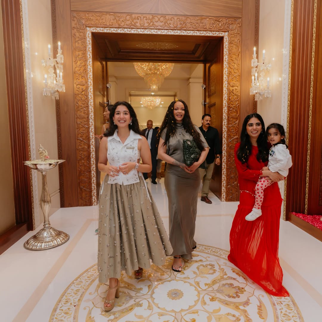 Rihanna in Mumbai Antilia Rihanna Aarti at Ambani House,
