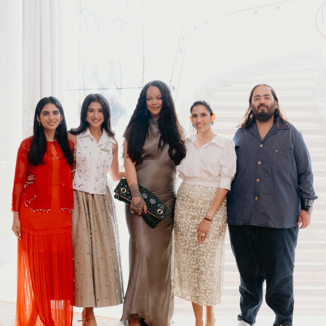 Rihanna in Mumbai Antilia Rihanna Aarti at Ambani House,