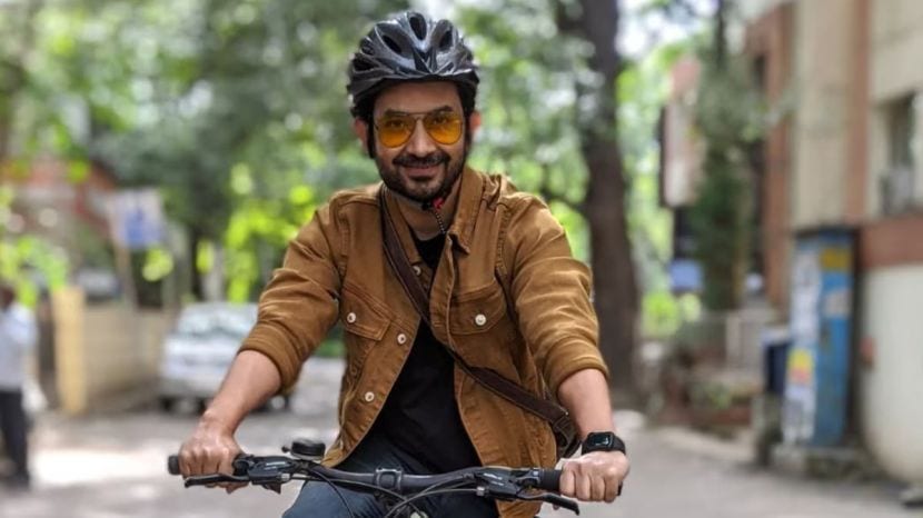 या मुलाखतीत उमेश कामत म्हणालेला, “भारताबाहेर जाऊन, एका वेगळ्या देशात जाऊन मी सेटल होईन किंवा तिथे जाऊन माझा संसार थाटेन, हा मी विचारच करू शकत नाही. भारताबाहेर गेलेल्यांचे मला कौतुक वाटते. माझा स्वत:चा भाऊ भारताबाहेर स्थायिक झालेला आहे; पण मी हा विचारच करू शकत नाही. मी भारताबाहेर जाऊन राहूच शकत नाही. कामापुरते तसेच फिरण्यासाठी फक्त जाऊ शकतो. पण, स्थायिक होणार नाही.”