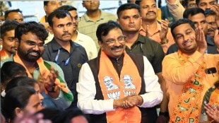 chandrapur-bjp-foundation-day-sudhir-mungantiwar-ab-form-theft-1630-workers-entry-news