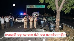 Car crash site on Amravati Akola Highway | अमरावती-अकोला महामार्गावरील भीषण कार अपघात | Badnera youth accident spot Belora airport | बडनेरा येथील तरुणांच्या कारचा अपघातग्रस्त ढिगारा