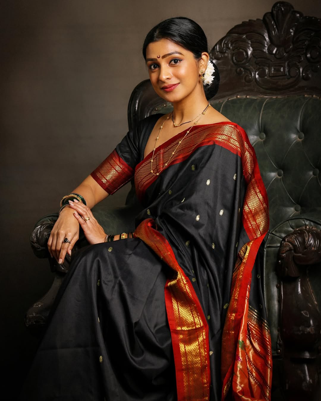 Amruta Pawar Blue Narayanpeth Nauvari Saree Look
