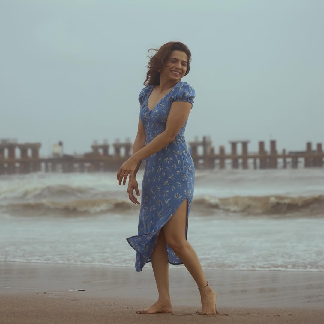 Anaghaa Bhagare Beach Photoshoot Viral