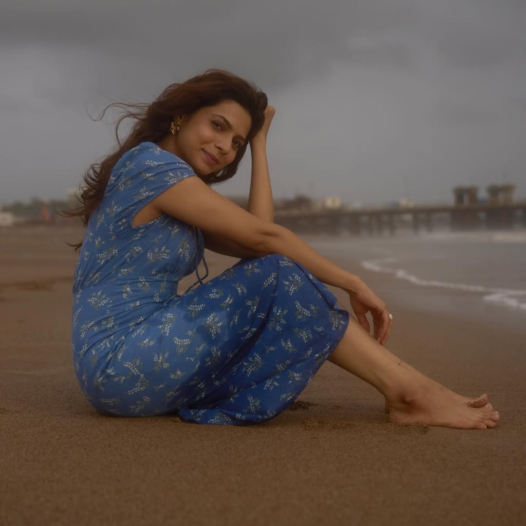 Anaghaa Bhagare Beach Photoshoot Viral