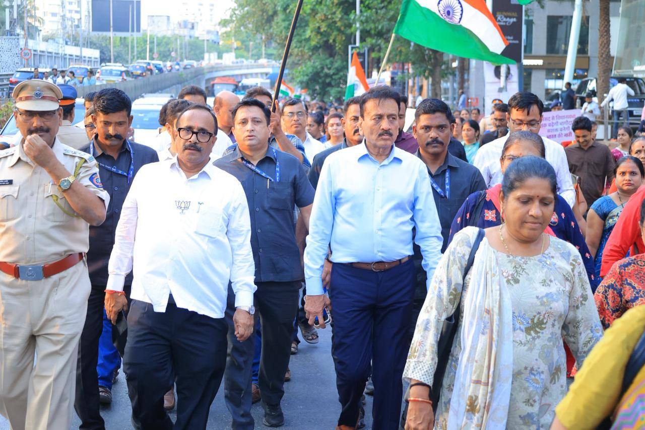 BJP Minister Girish Mahajan Mumbai Rally Controversy