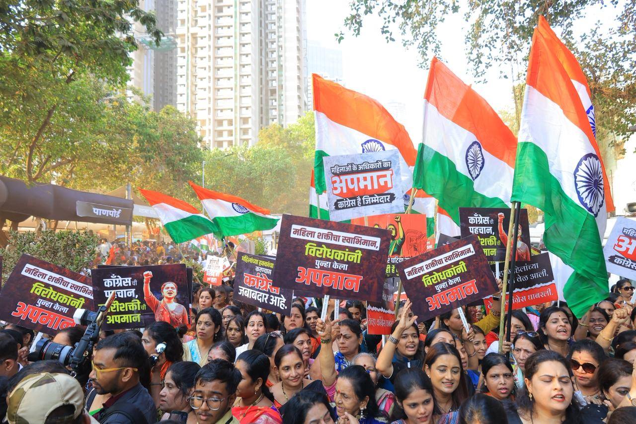 BJP Minister Girish Mahajan Mumbai Rally Controversy