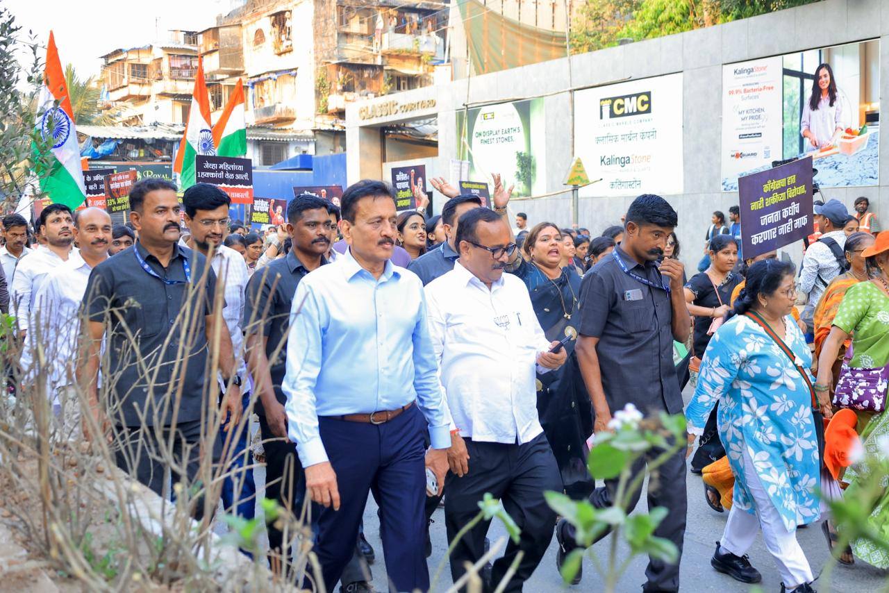 BJP Minister Girish Mahajan Mumbai Rally Controversy