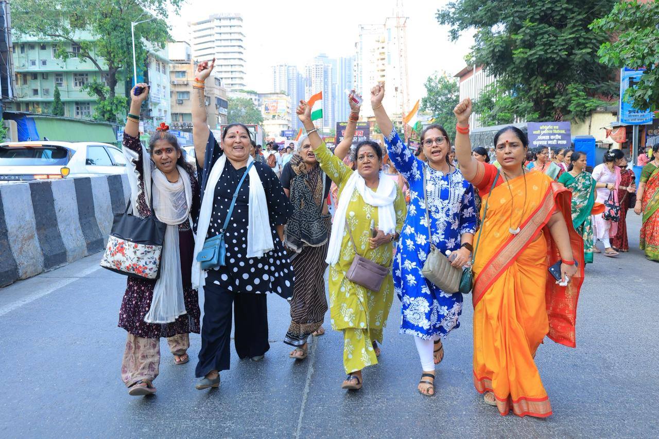 BJP Minister Girish Mahajan Mumbai Rally Controversy