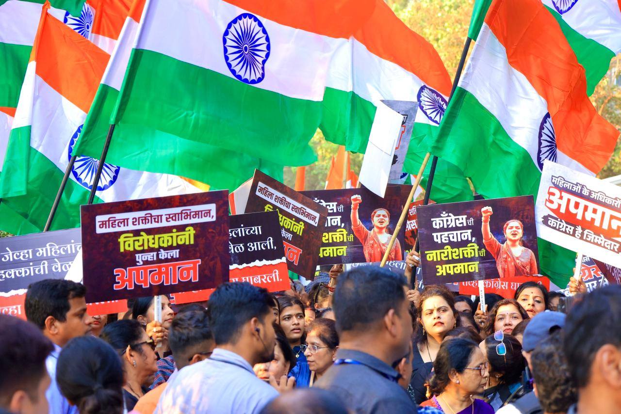 BJP Minister Girish Mahajan Mumbai Rally Controversy