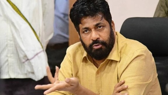 Bacchu Kadu and Eknath Shinde meeting for MLC offer | BJP vs Bacchu Kadu political conflict Amravati | बच्चू कडू आणि एकनाथ शिंदे विधान परिषद चर्चा | भाजप आमदार प्रवीण तायडे विरुद्ध बच्चू कडू वाद