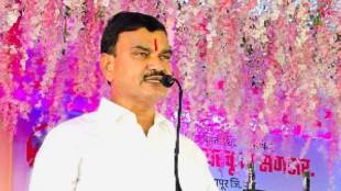 marathwada urea fertilizer shortage farmers crisis | agriculture minister dattatraya bharne meeting mlas | online fertilizer distribution app network issues maharashtra | datta jadhav loksatta analytical report kharif season