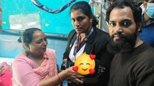 pregnant-woman-gives-birth-to-baby-girl-in-running-train-vijayawada-railway-division-tte-help