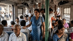 गर्भवती महिलांसाठी रेल्वेत स्वतंत्र डबा हवा, स्थायी समिती अध्यक्षांची मागणी