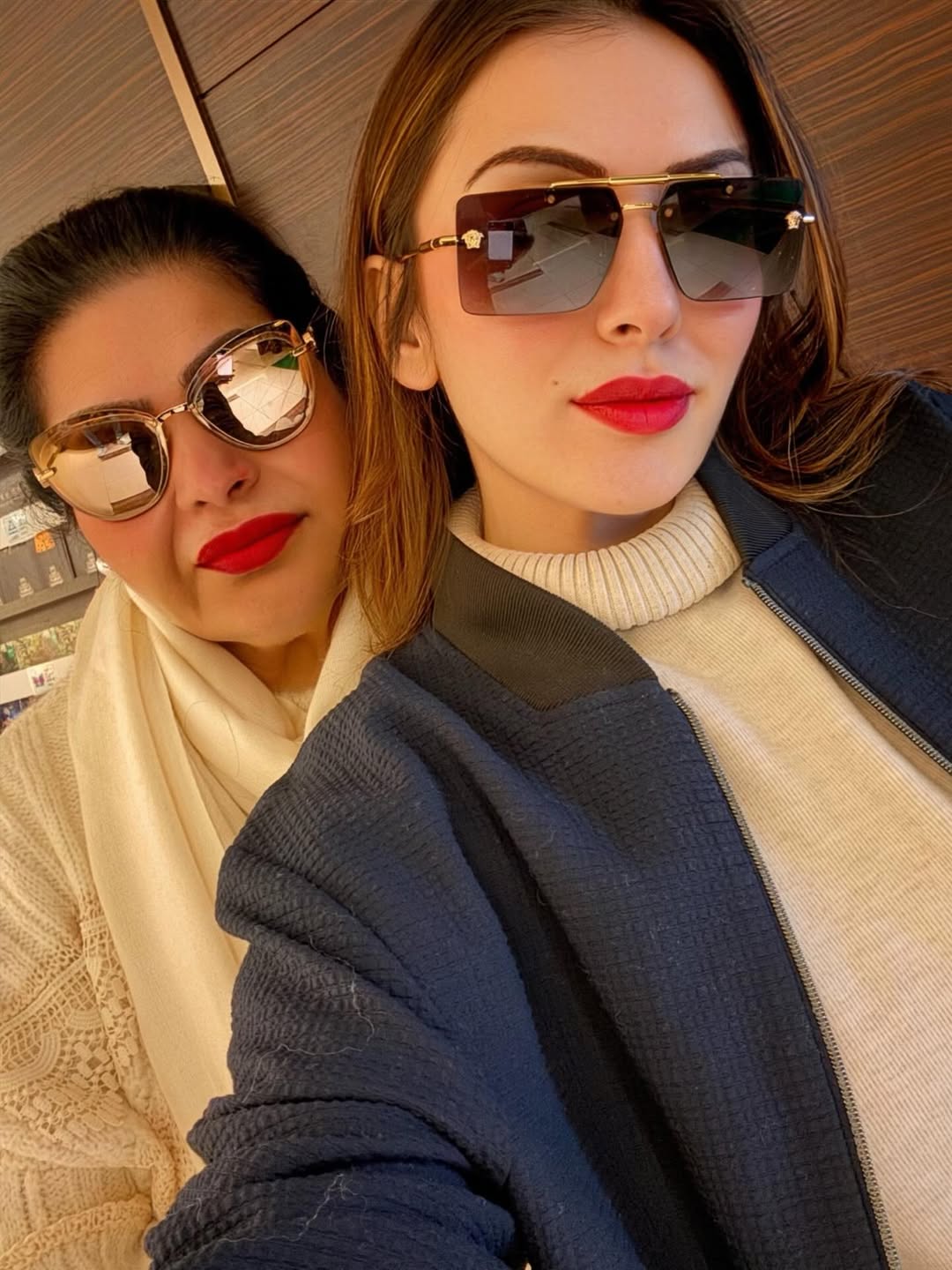 hansika-motwani-japan-trip-family-photos