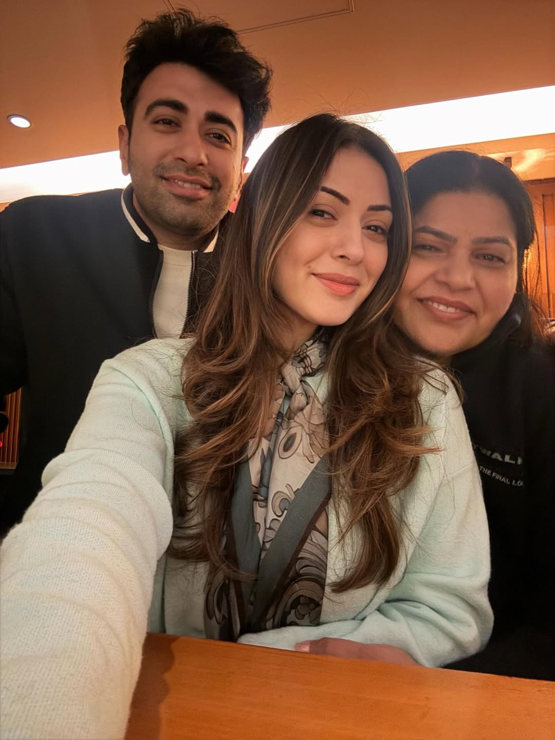 hansika-motwani-japan-trip-family-photos