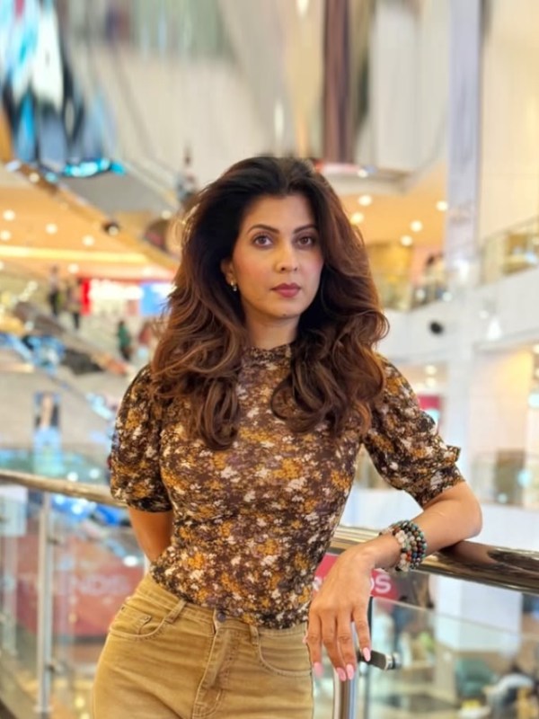 Maadhavi Nemkar Photoshoot In Mall