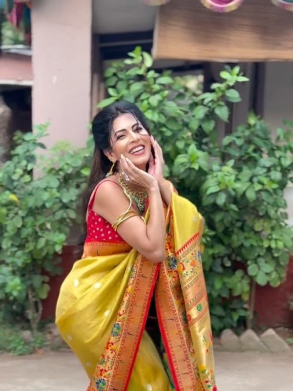 Maadhavi Nemkar Ved Lavla Song Reel Video