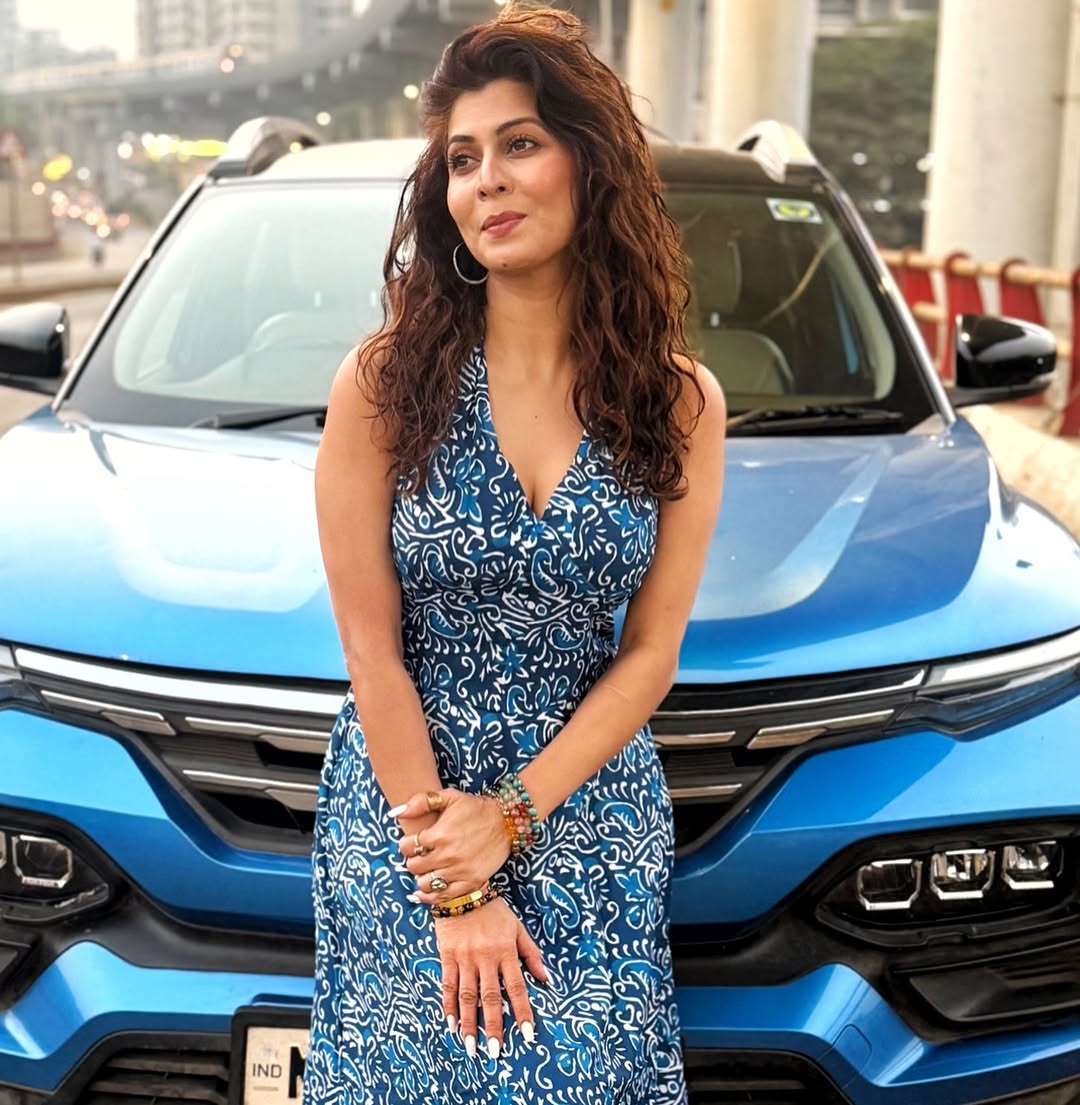 Madhavi Nemkar At Tuljapur Temple