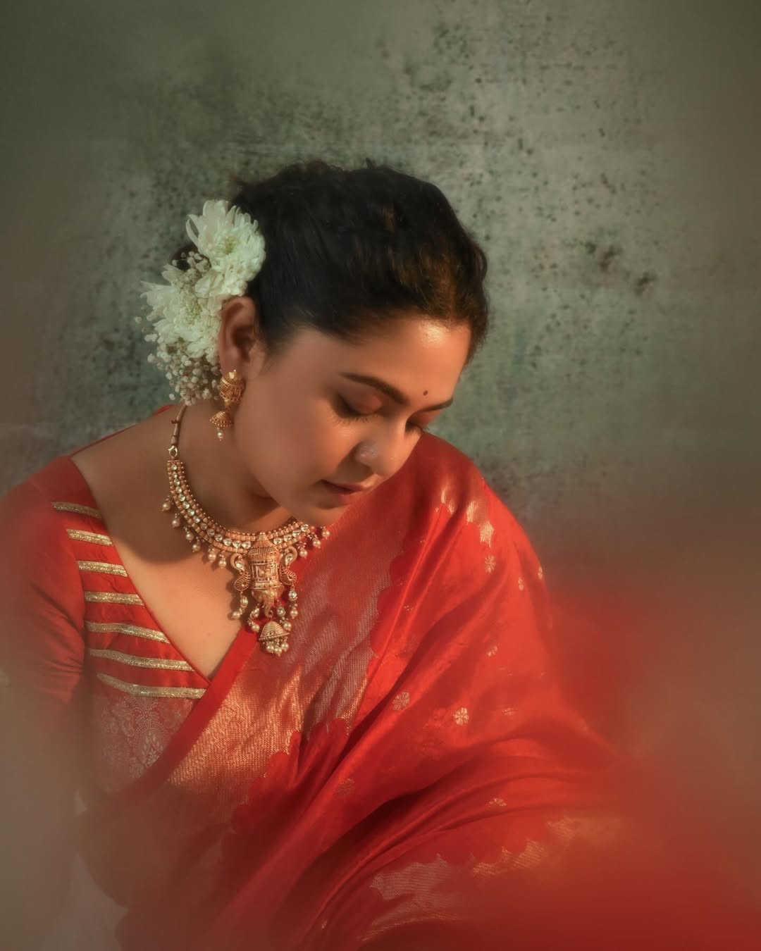Mrunmayee Deshpande Rao Red Saree Look