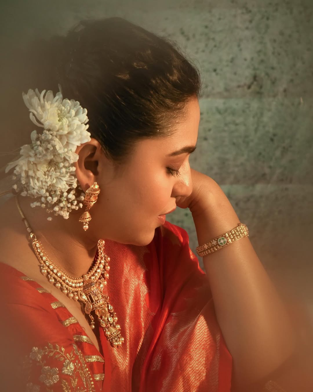 Mrunmayee Deshpande Rao Red Saree Look